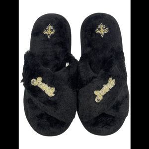 NFL Women's Fur Cross Team Slippers Saints -